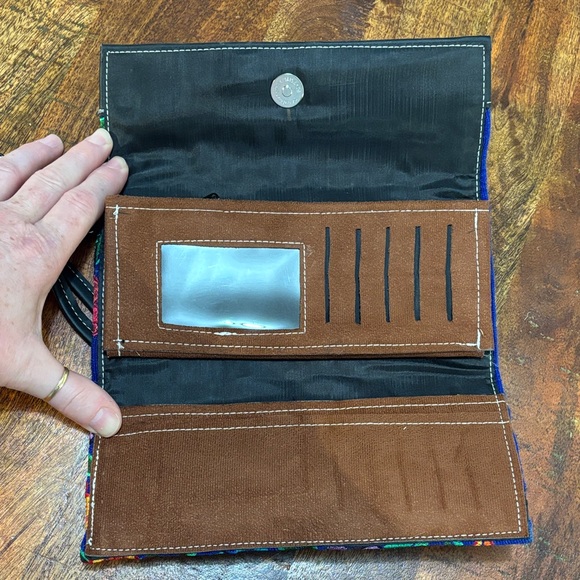 Embroidered Mexican Floral Wallet - Picture 4 of 5